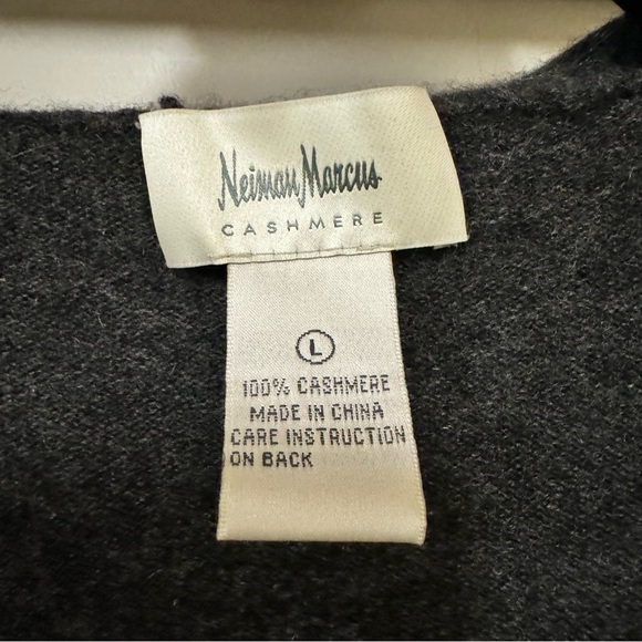 Neiman Marcus Cashmere zip up Hoodie, - Picture 2 of 10